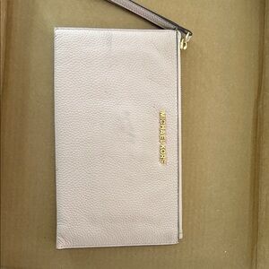 Michael Kors Light Pink Wristlet Clutch